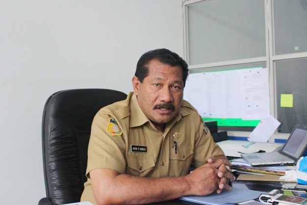 Bupati Jayawijaya saat diwawancarai di ruang kerjanya ( Foto: Vin)